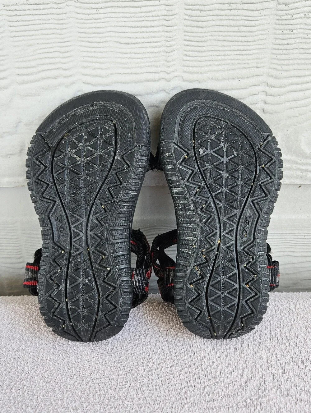 TEVA Hurricane 3 Toddler SZ 8 Outdoor Sandals Red Black Tribal Print Hook & Loop